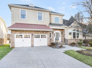 31 Johns Dr, Warren, NJ 07059
