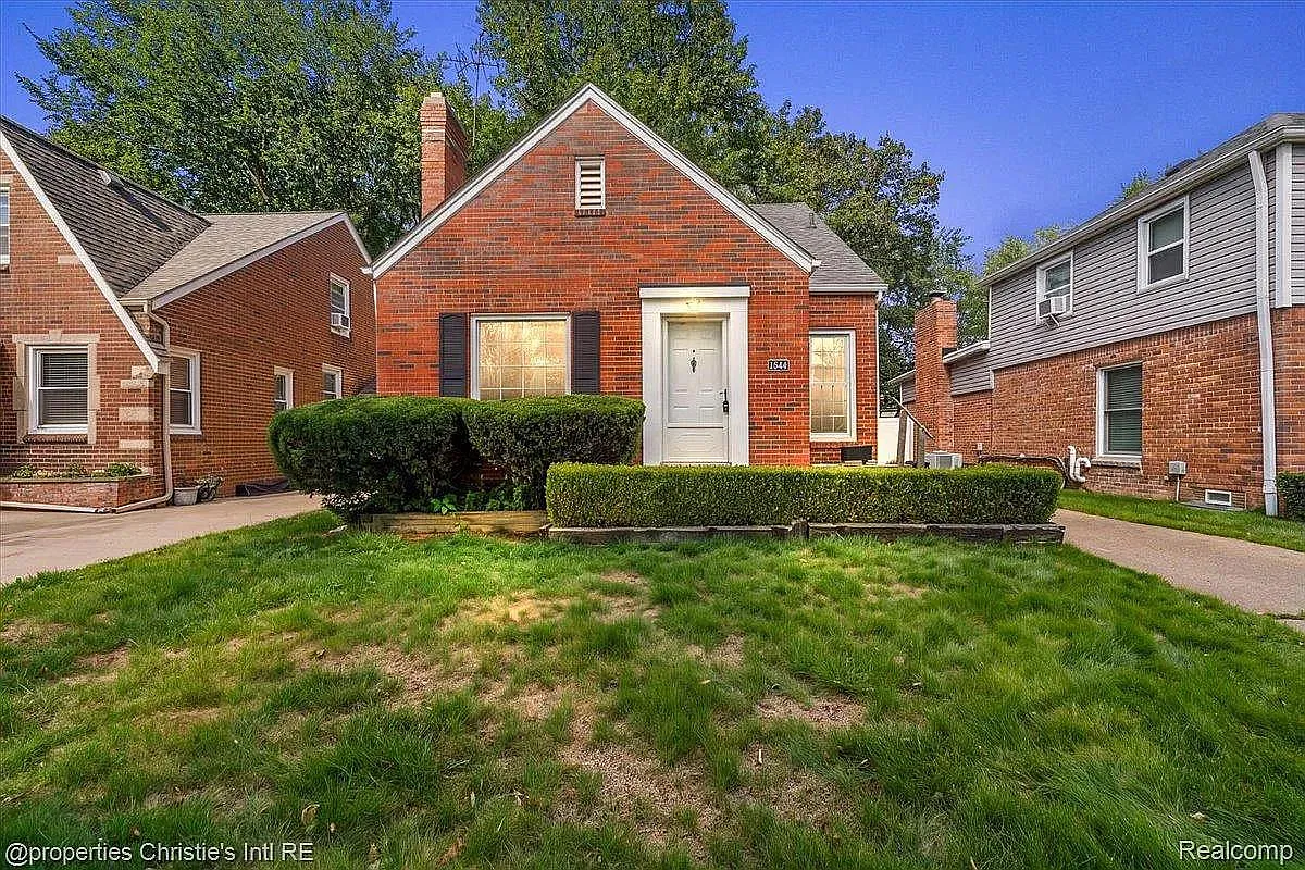 1544 Hampton Rd — Photo 1