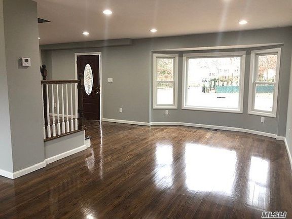 3rd image of 49 Brooksite Dr