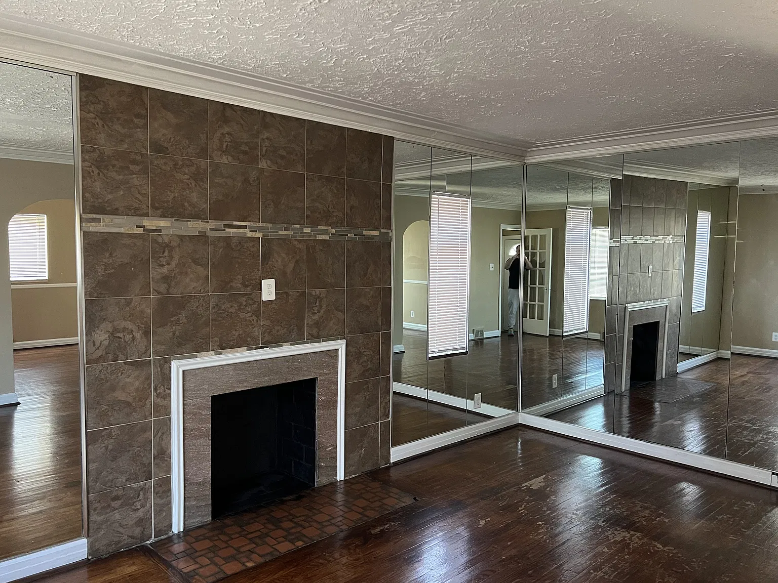 Nice 3 bedroom Westside bungalow — Photo 2