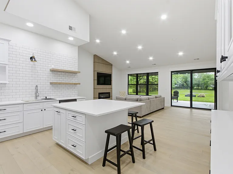 130 McKinley Dr — Photo 8