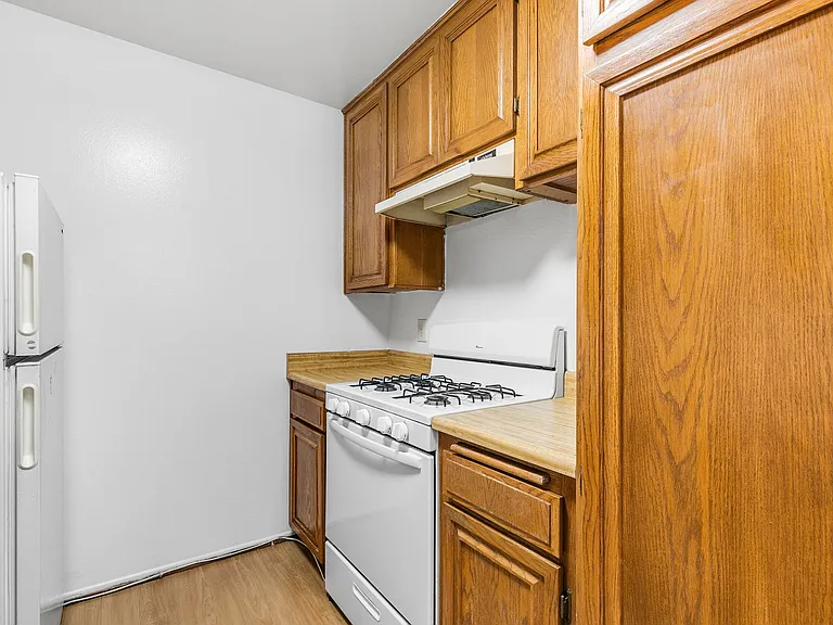 14455 Dickens St — Photo 10