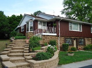 1260 Hillside Rd, Sycamore, IL 60178