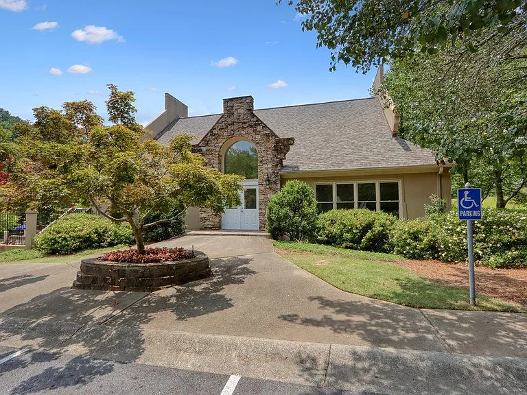 Highborne Dr NE — Photo 93