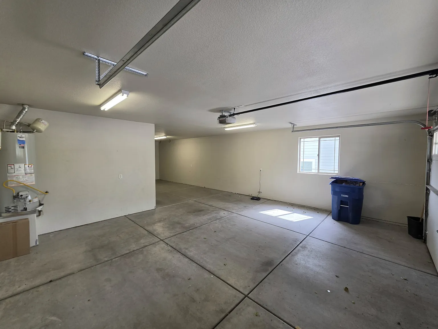4 bed, 2.5 bath, 2132 sqft, $3,300 — Photo 2