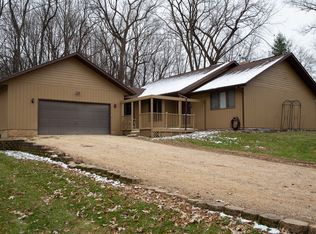 5008 Walnut Grove Dr, Poplar Grove, IL 61065