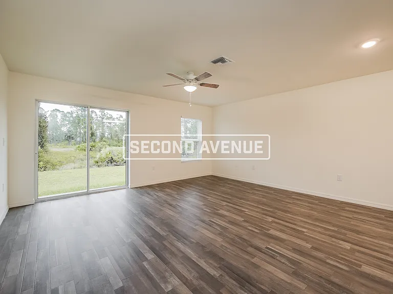 954 Pilgrim St E — Photo 5