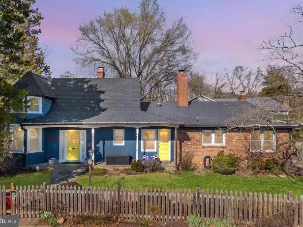 5 Vassar Cir, Glen Echo, MD 20812