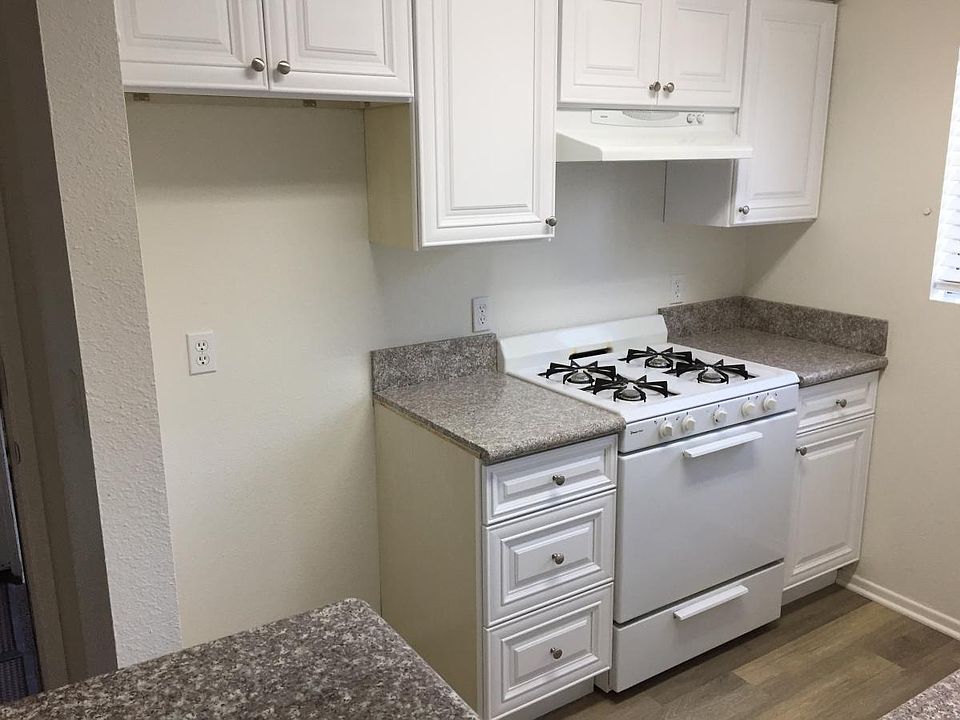 Unit "B", Kitchen