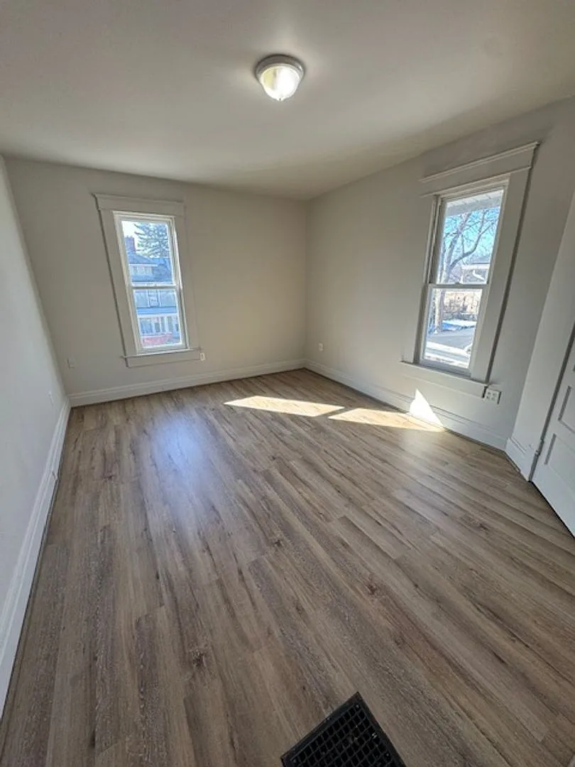 938 Lincoln Ave — Photo 3