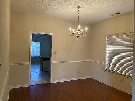 4th image of 776 Breeze Way