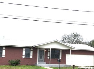 303 N Karnes, Karnes City, TX 78118