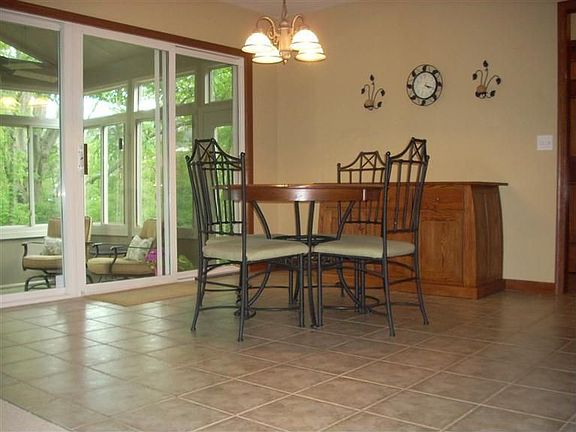 3rd image of 1055 Thornwilde Dr