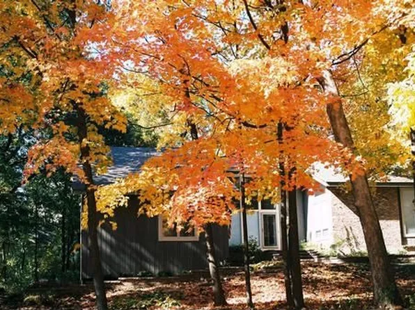 5N622 Lostview Ln, St Charles, IL 60175