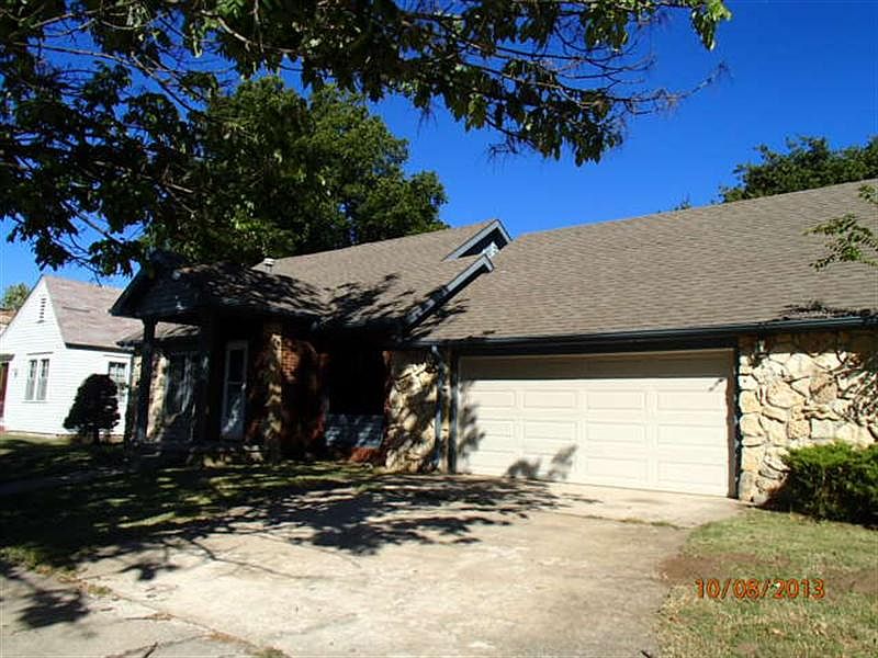 1st image of 906 N 3rd St