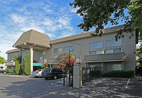 Pavillion Townhomes Photo 1