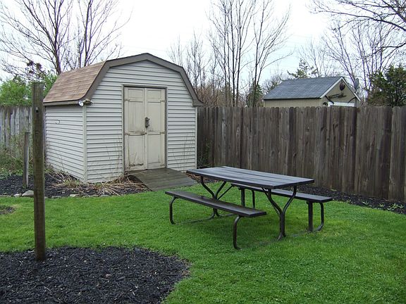 4th image of 219 Vivian Dr