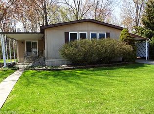 7 Kimberly Ln, Olmsted Falls, OH 44138