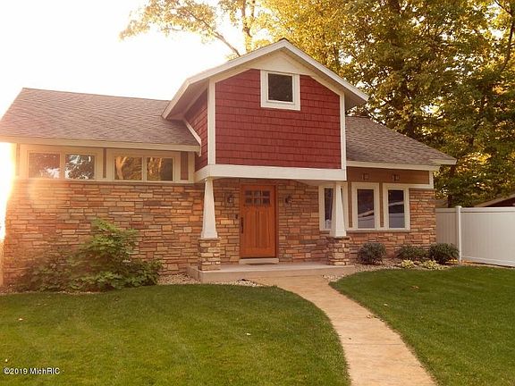 3rd image of 1471 Scenic Dr