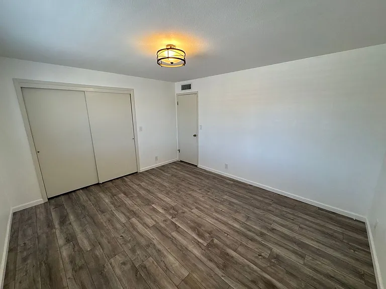 548 S Nassau — Photo 11