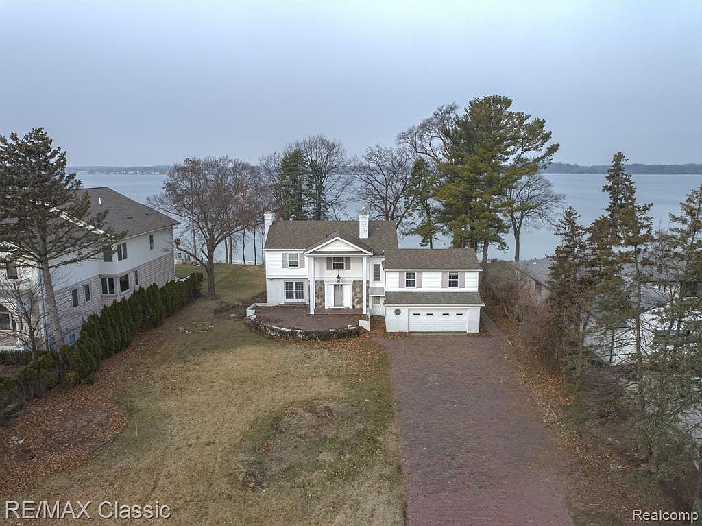 3742 Erie Dr, Orchard Lake, MI 48324 Zillow
