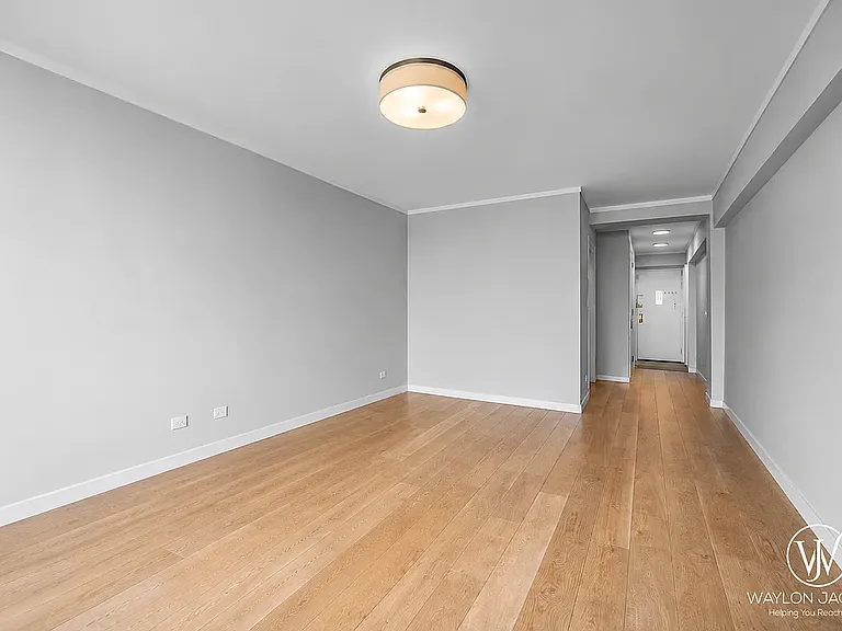 408 W 57th St #3L — Photo 2