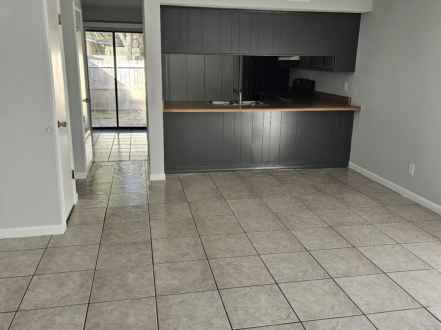 2 bed, 1.5 bath, 1080 sqft, $1,400 — Photo 2