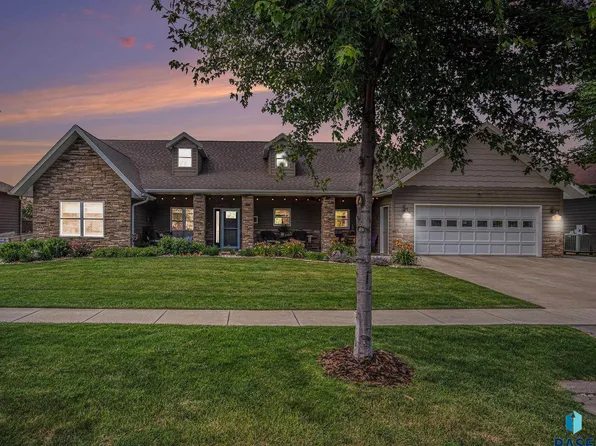 504 Shamrock Dr, Hartford, SD 57033