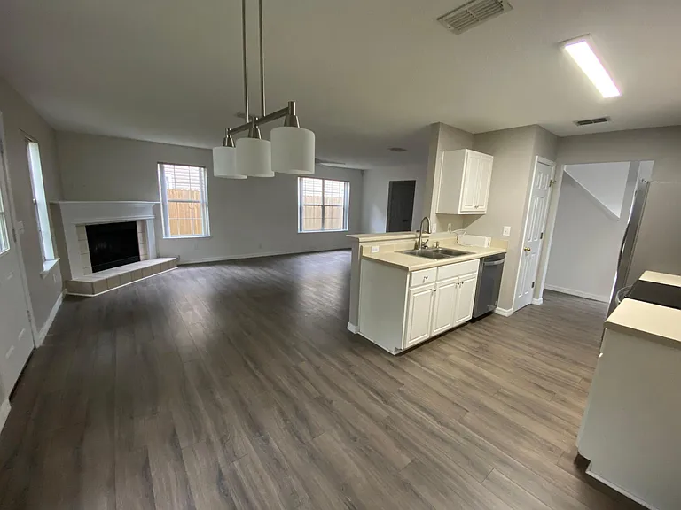 6229 Cottage Woods Dr — Photo 5