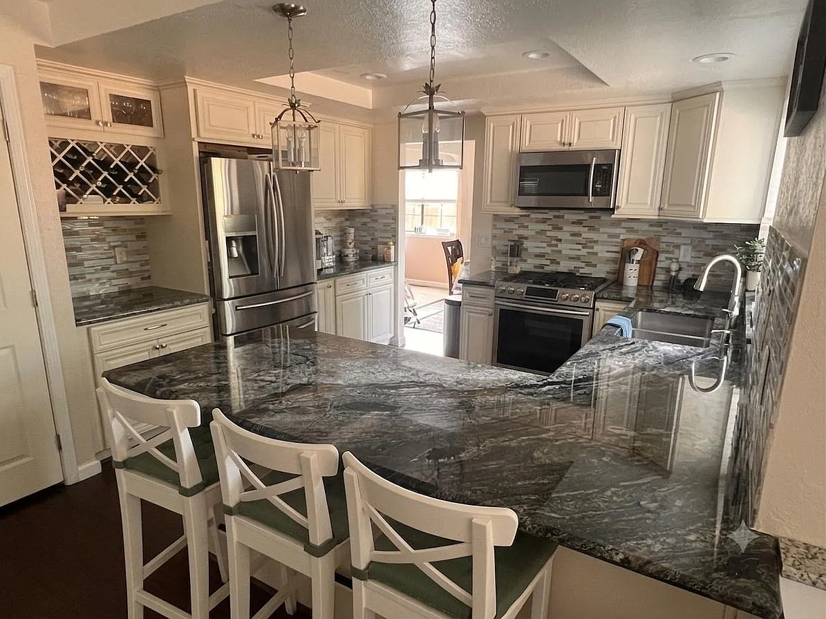 3 bed, 2126 sqft, $3,500 — Photo 4