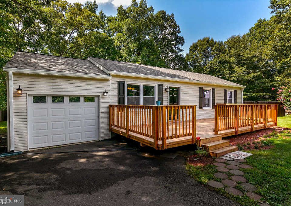 1st image of 1065 Lakeview Dr