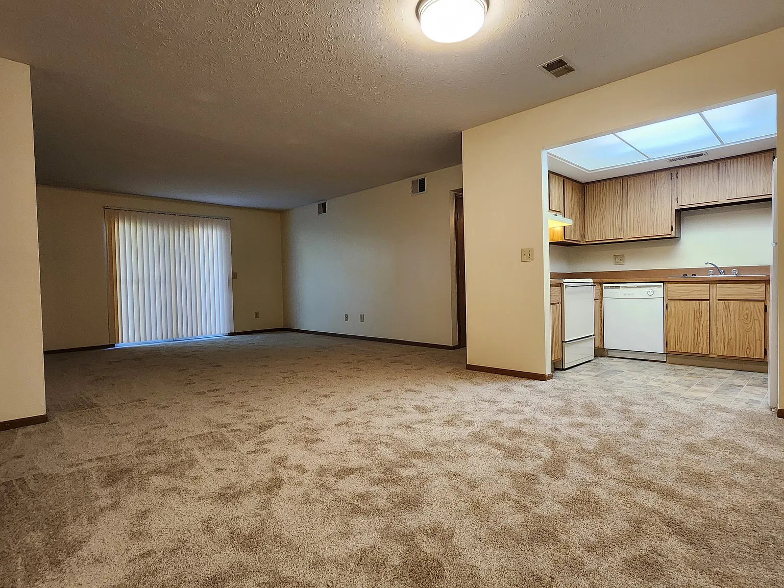 1 bed, 854 sqft, $995 — Photo 2