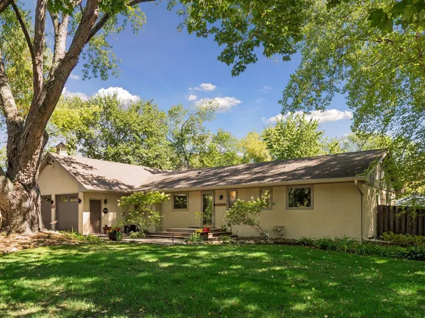 15509 Holdridge Rd E, Wayzata, MN 55391