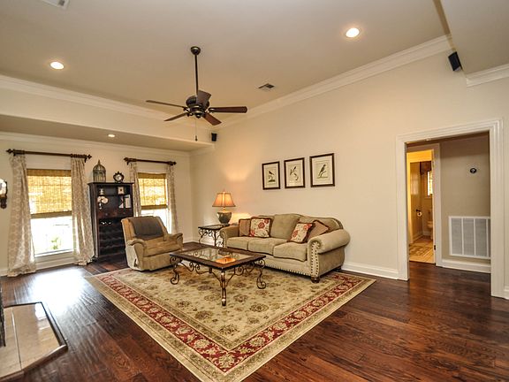 3rd image of 113 Whitebark Dr