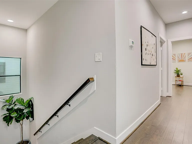 115 E 44th St — Photo 12
