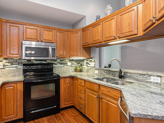3rd image of 6645 Henschen Cir