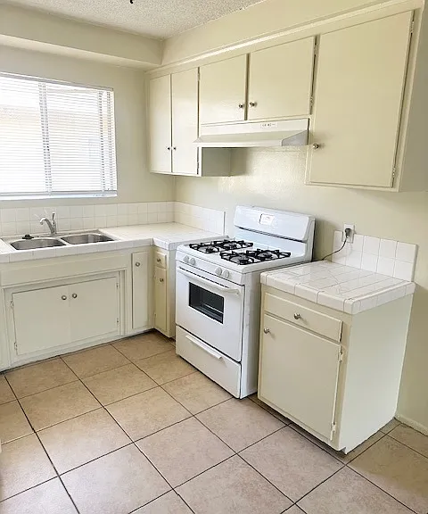 1902 W El Segundo Blvd #6 — Photo 4