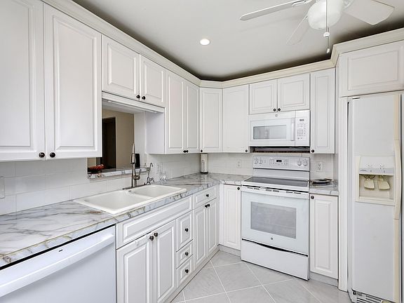 4th image of 2405 Antigua Circle #C4