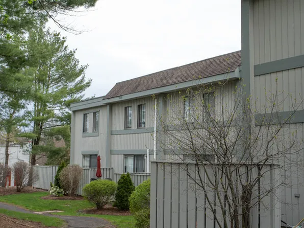 28 Scott Dr, Bloomfield, CT 06002