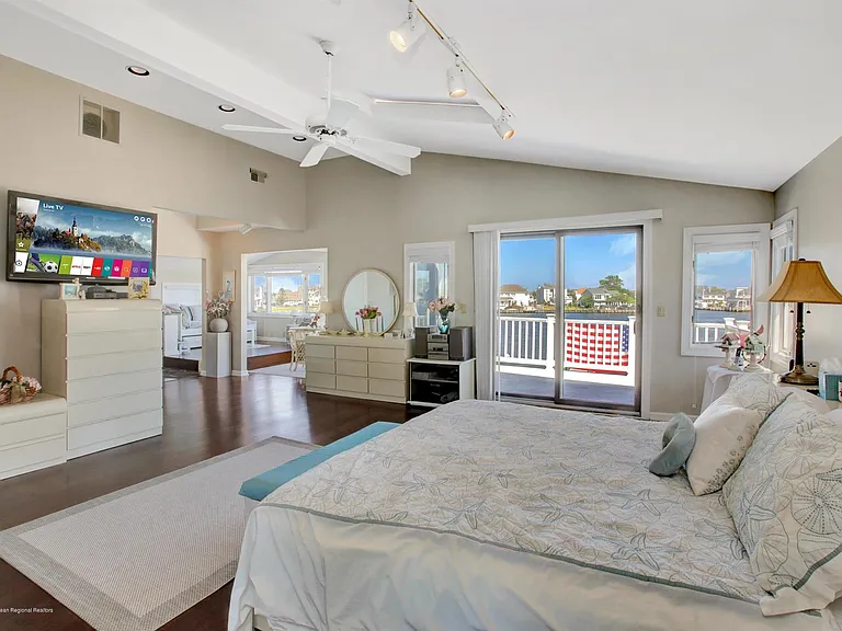 374 Aldo Dr — Photo 19