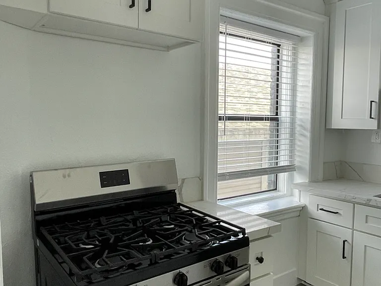 Catalina Court — Photo 17