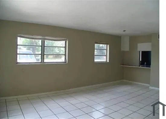 2442 SW 42nd Ave #1F — Photo 2