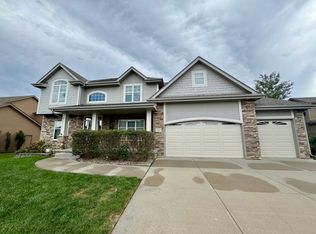 7669 Castle St, Papillion, NE 68046