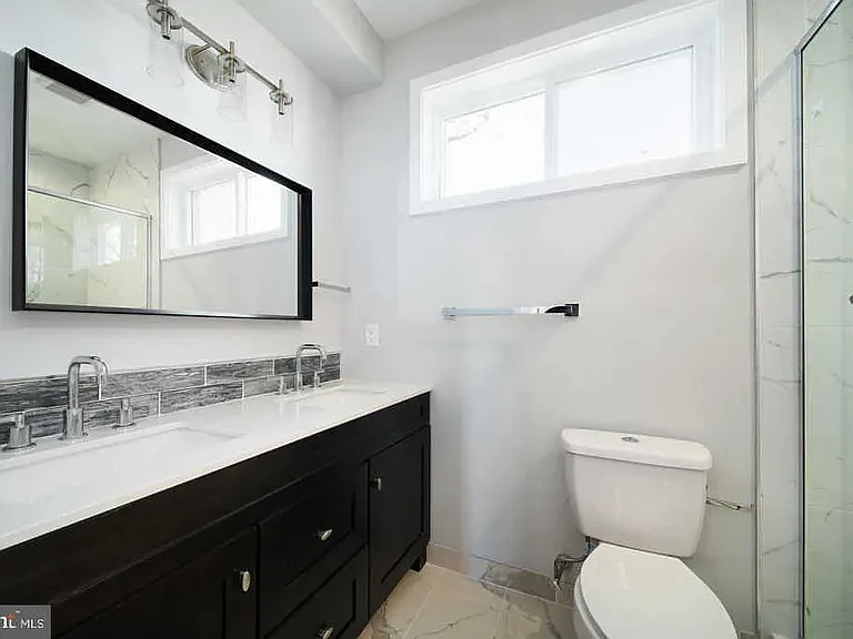 127 W Dauphin St — Photo 15