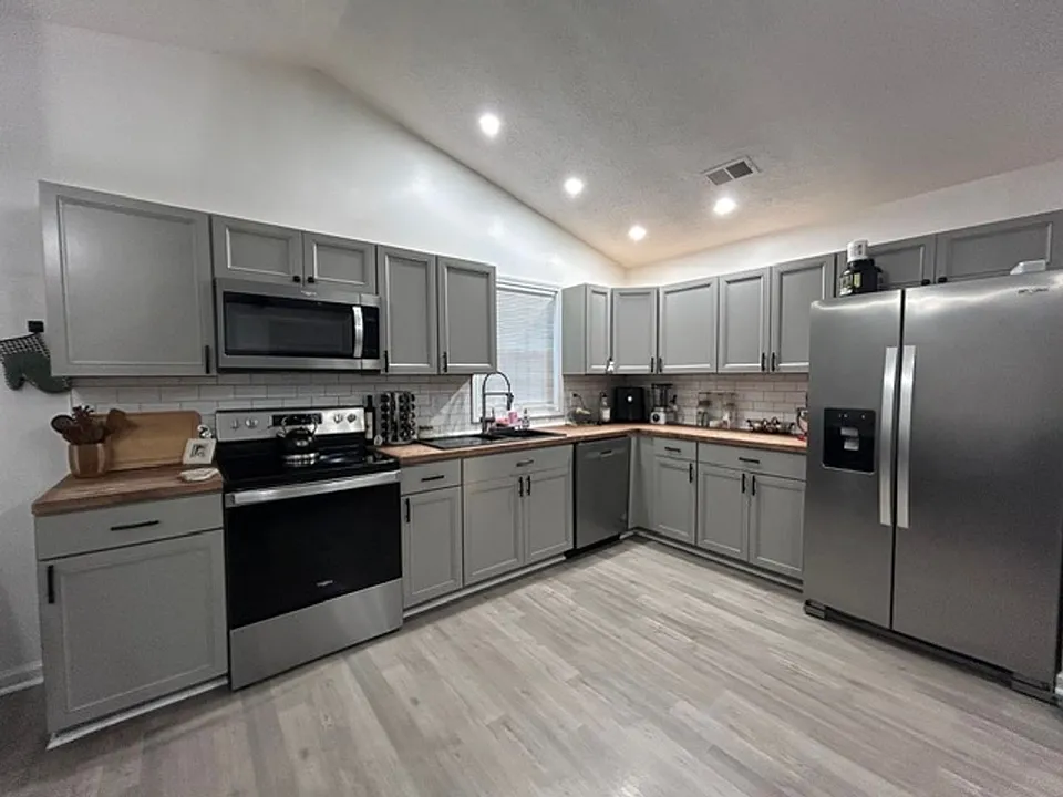 101 Cottonwood Ct