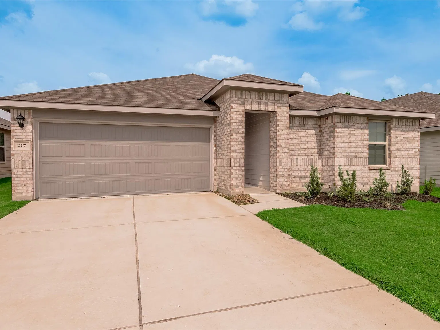 3 bed, 2.0 bath, 1263 sqft, $1,850 — Photo 2