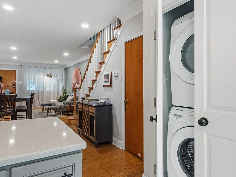 819 Tasker St — Photo 7