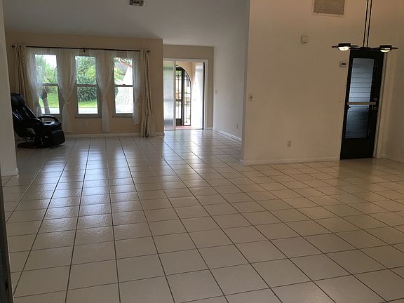 Lanai to LR/DR Garage access