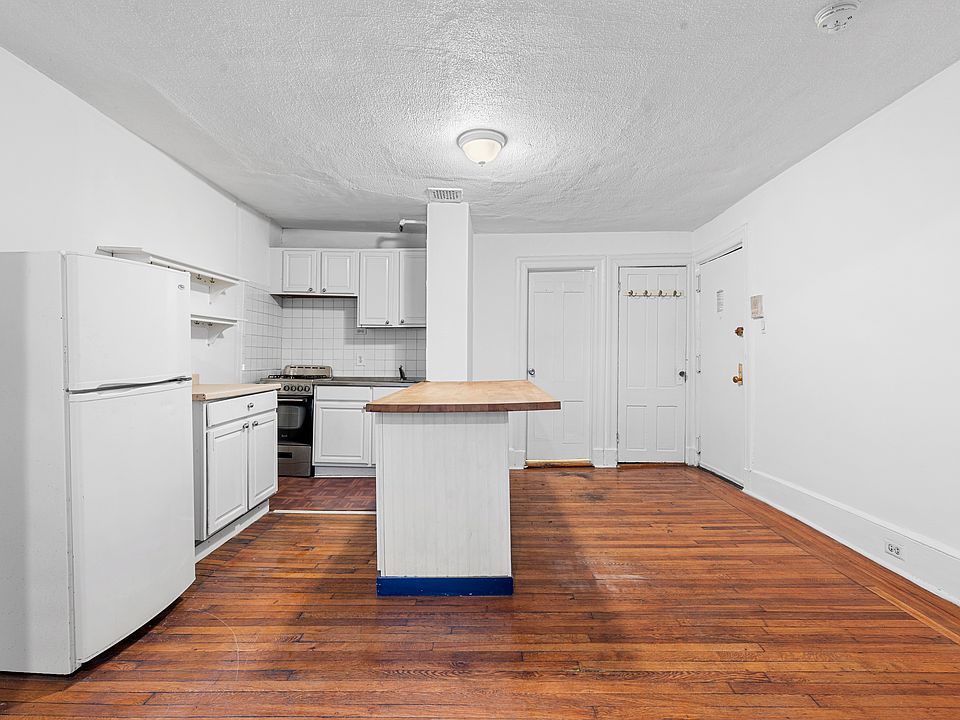 1st image of 121 Henry St #1R