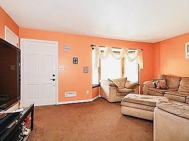 5th image of 74 Sycamore Dr